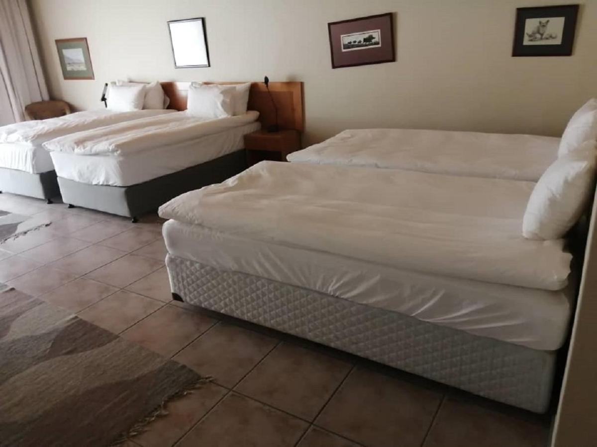 Hotel Pension Palmquell Klein Windhoek Esterno foto